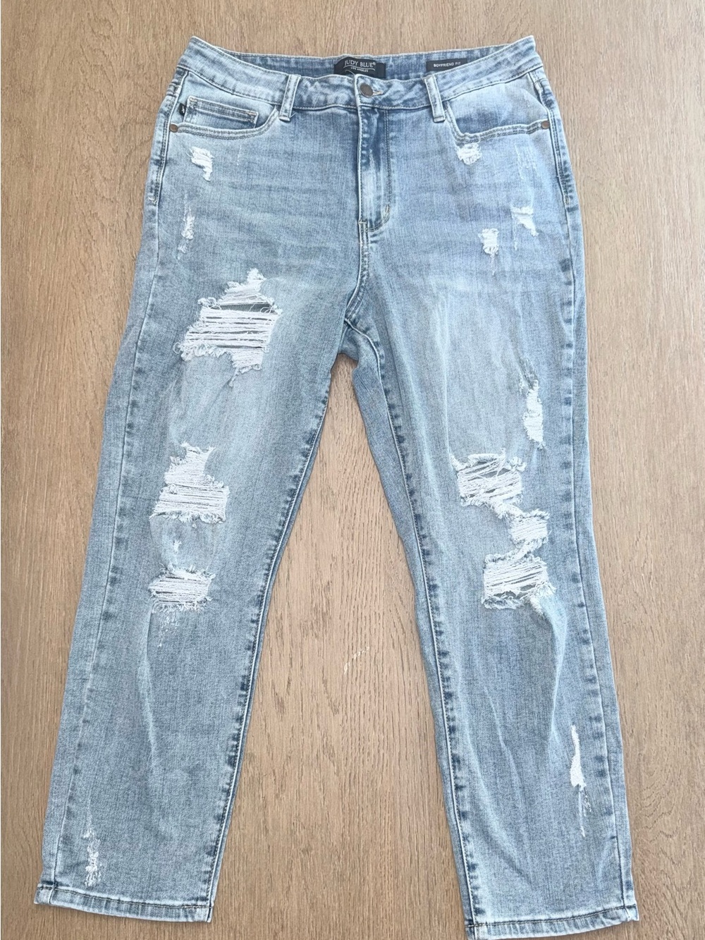 Judy Blue Boyfriend Jeans Distressed Light Wash Size 15/32 JB88214